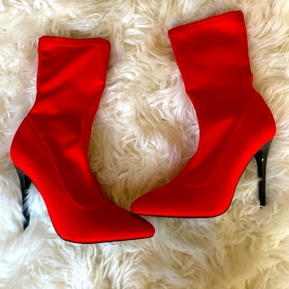 🚨🔥NEW RED WOMEN BOOTS 🚨🔥 - Picture 2 of 3